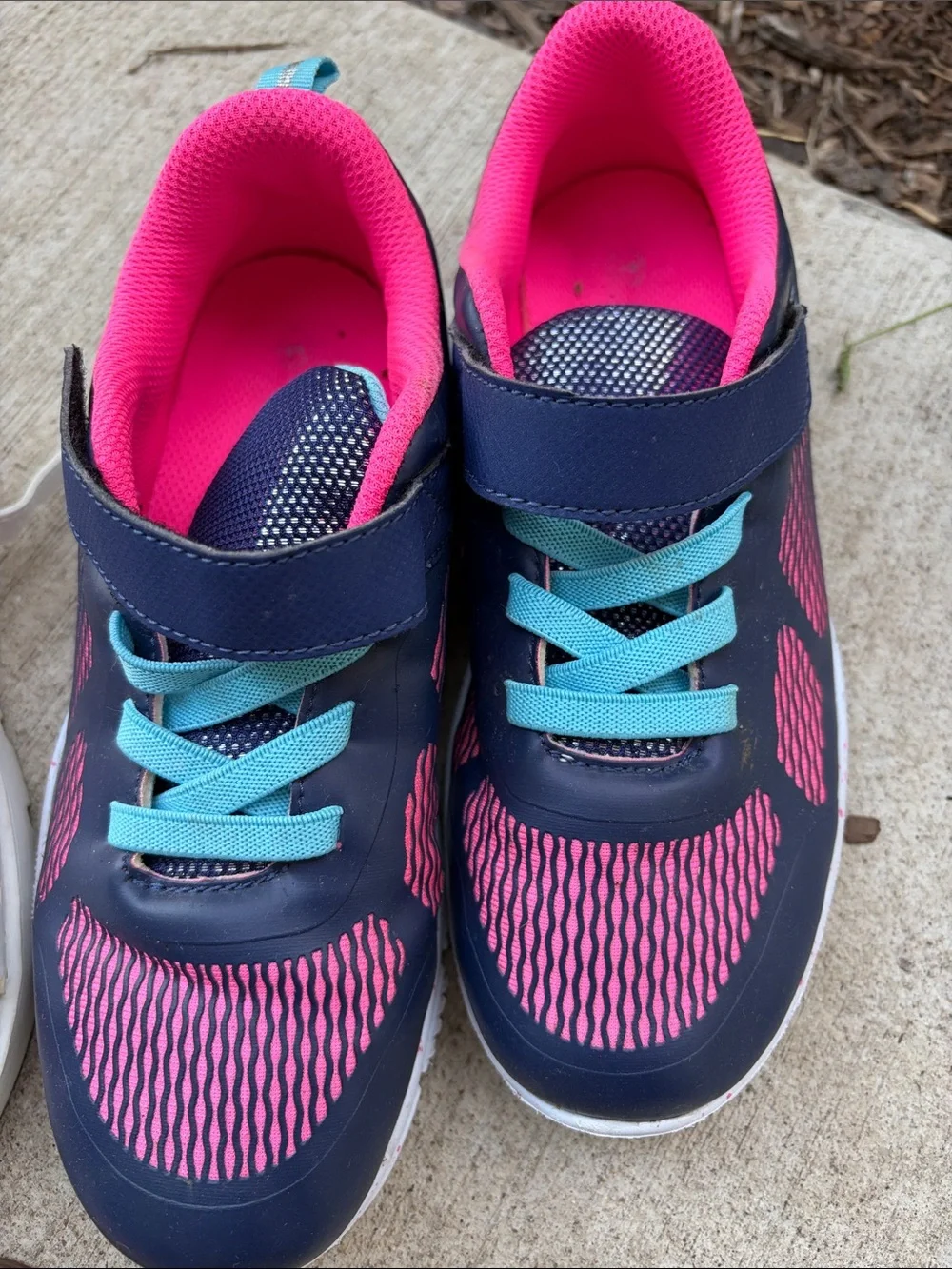 Like new Girl Shoes lot of 3 pairs size 4 youth sandals sneakers tahari Italian